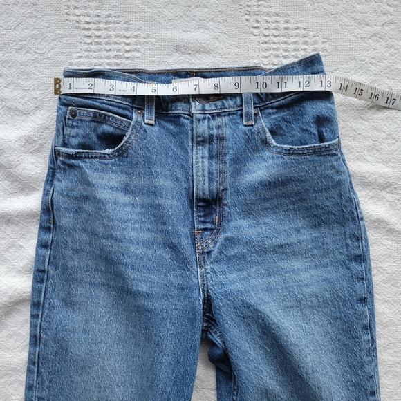 Levi's- 70's High- Waisted Slim Straight Women's Vintage Style Jean- Medium Wash - Picture 8 of 10